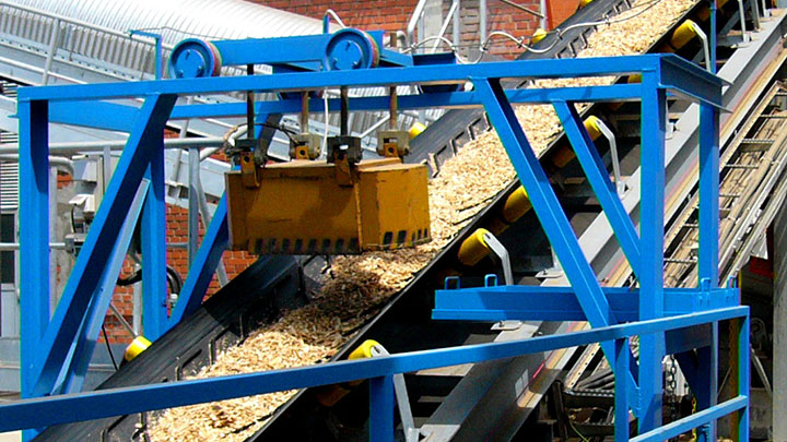 Conveyor belts for recycling industry